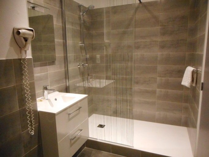 Bathroom 4, Logis Hotel Relais Paris Bale - Restaurant La Mangeoire, Aube