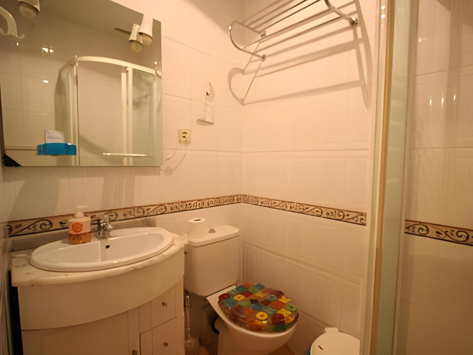 Bathroom 4, Casa de Huespedes Casillas, Madrid