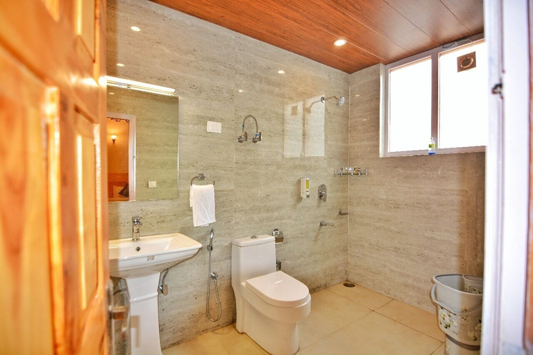 Bathroom, Dreamscape Manali, Kullu