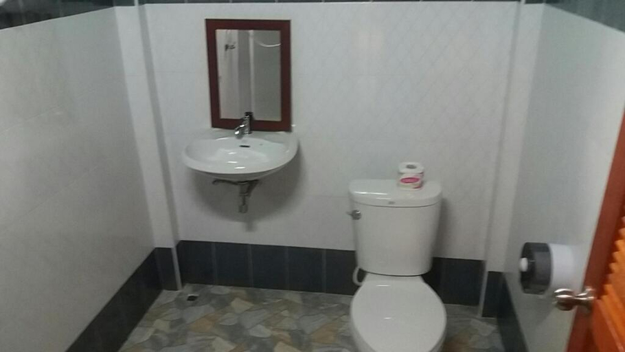 Bathroom 3, Jungle Hill Beach Bungalow, Nua Khlong