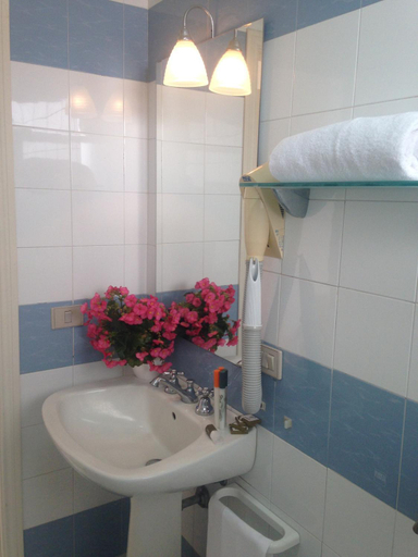 Bathroom 4, Hotel Mida, Ragusa