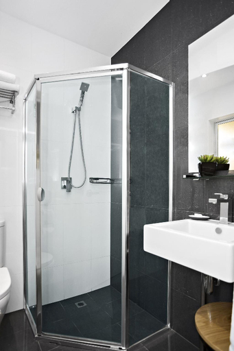 Bathroom 16