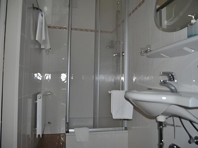 Bathroom 2, Gastehaus Heimgarten, Miesbach