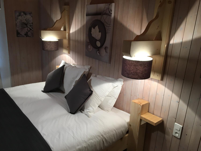 Bedroom 2, Relais Mont Jura Adults Only, Ain