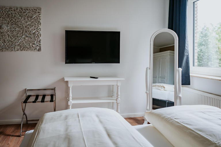 Bedroom 4, RobrookS Hotel Garni, Herford