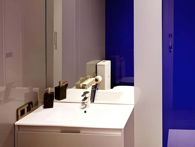 Bathroom 4, Hostal Averroes, Burgos