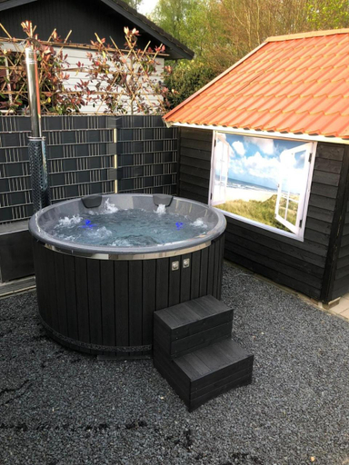 Others 3, Luxe gerenoveerde L-chalet, Putten