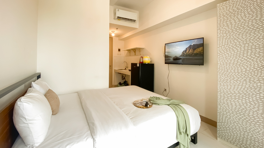 Bedroom 4, Homey and Minimalist Style Studio Apartment at Tokyo Riverside PIK 2 By Travelio, Tangerang