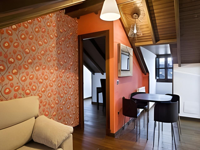 Others 3, Hostal Raices, Zamora