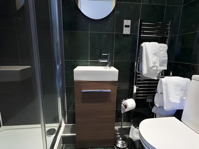 Bathroom 3, Alba House, Edinburgh