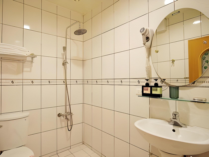 Bathroom 4, Lakeside 46, Hualien