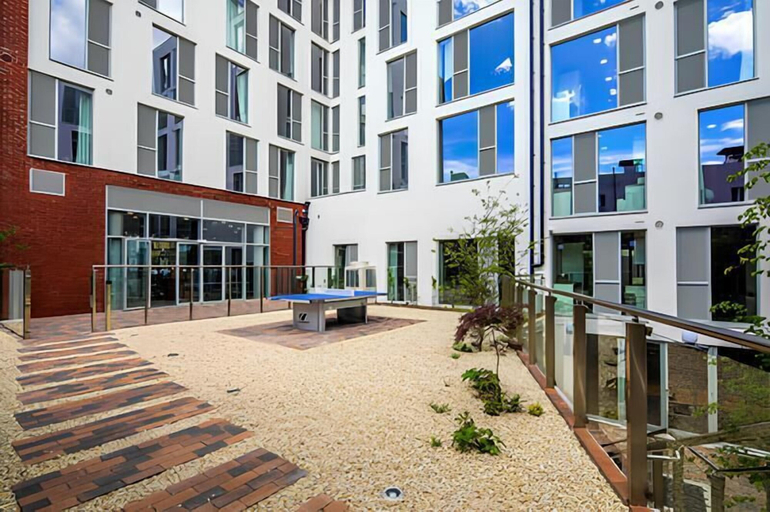 Exterior & Views