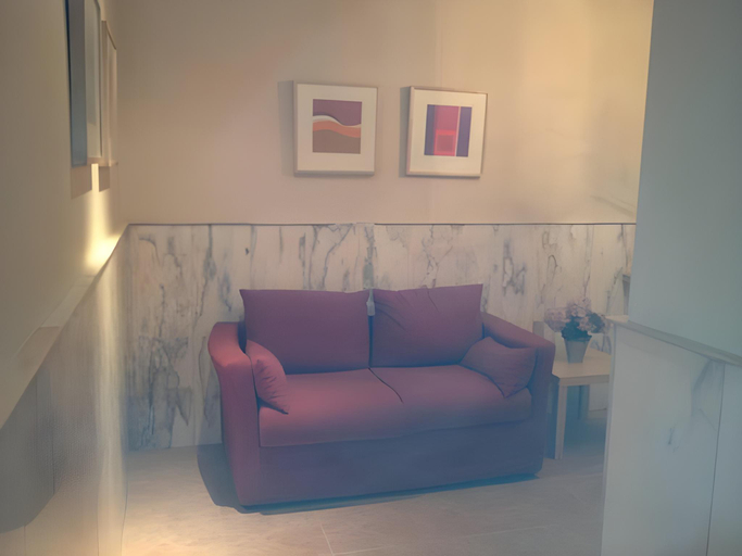 Others 5, Hostal el Rocio, Madrid