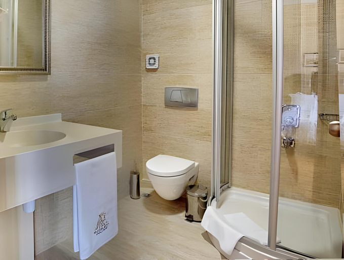 Bathroom 5, Bucoleon by Cheers, Fatih
