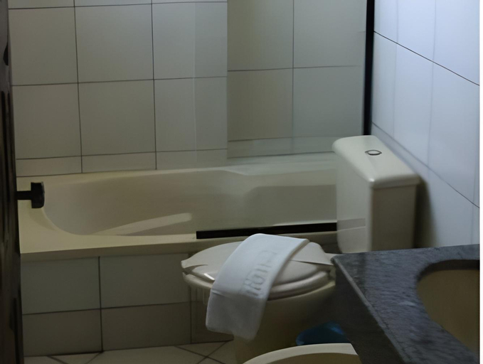 Bathroom 3, Lumar Hotel, Florianopolis
