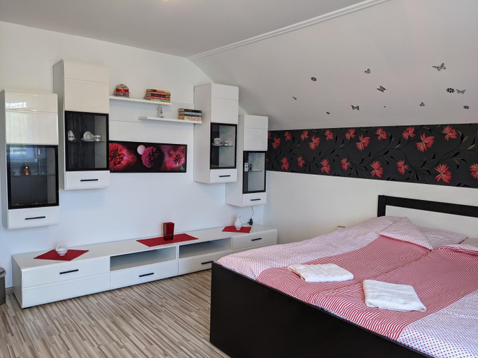 Others 4, Pivnicka pod Cachtickym hradom, Nové Mesto nad Váhom