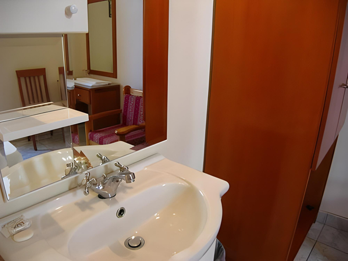 Bathroom 4, Lena Hotel, Crete
