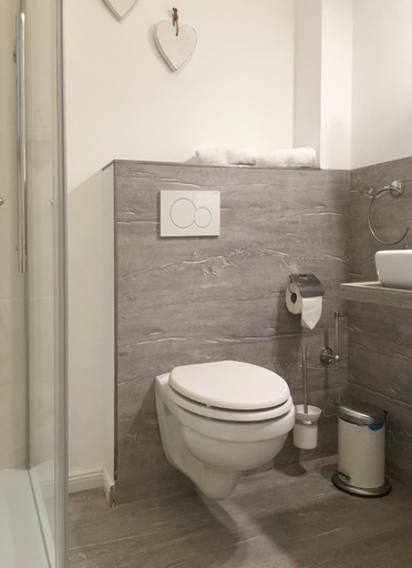 Bathroom 7