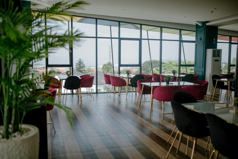 Food & Drinks 4, Maxonehotels.Com At Bounty Sukabumi, Sukabumi