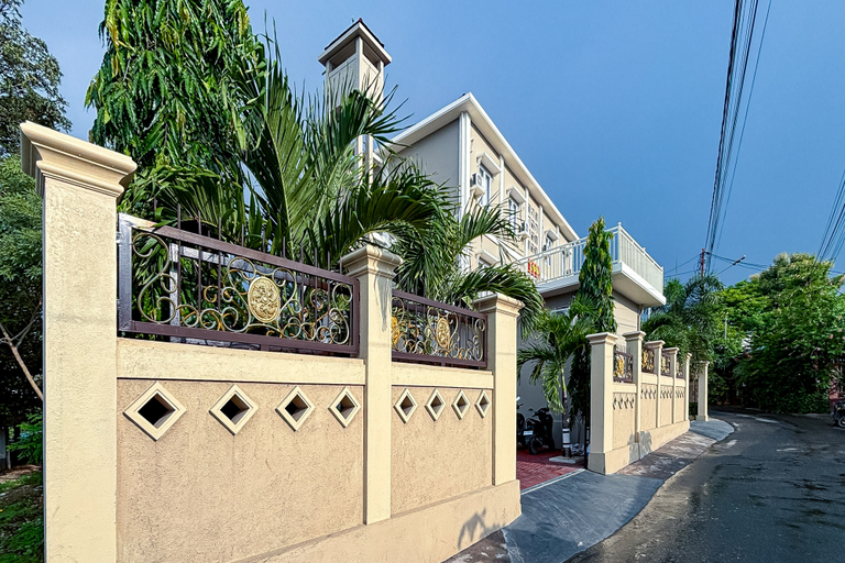 Exterior & Views 2, RedDoorz Plus @ Krishna Homestay Kupang, Kupang