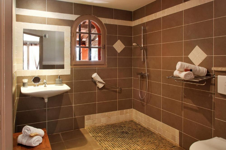 Bathroom 4, L Hotellerie Kouros, Var