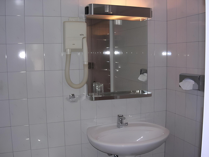 Bathroom 4, Hotel Gabriel, Alpes-Maritimes