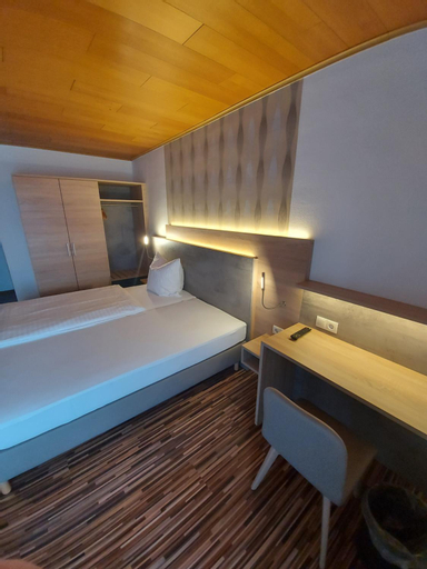 Bedroom 23