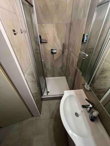 Bathroom 2, Beautiful 2 bedroom apartment in centre Vienna, Wien