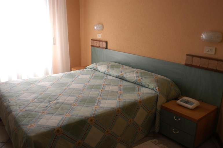 Bedroom 3, Hotel Mare - Valentini Family Village, Rimini
