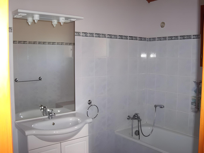 Bathroom 2, Marina d'Arone, Corse-du-Sud