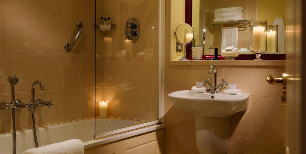 Bathroom, Brook Lane Hotel