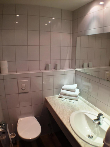 Bathroom 3, Forsthaus Alter Foerster, Minden-Lübbecke