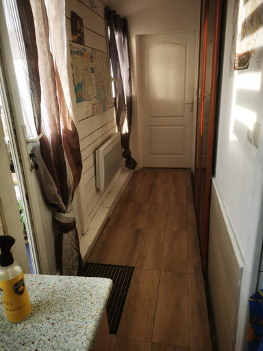 Bedroom 3, petite maison 15 mn a pied du marche et vieux port, Charente-Maritime