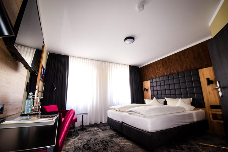 Bedroom, Hotel Roter Lowe, Ulm