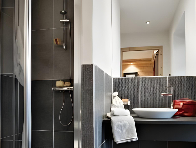 Bathroom 5, CGH Résidence boutique Le Lodge Hemera, Savoie