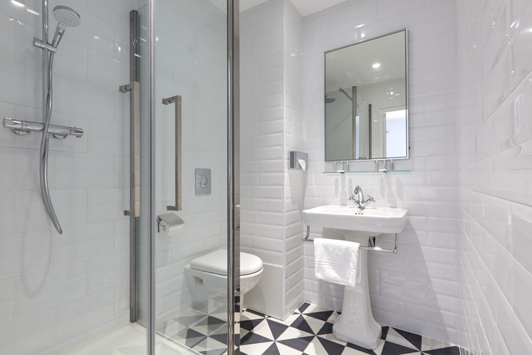Bathroom 5, Hotel Saint-Alban, Hérault