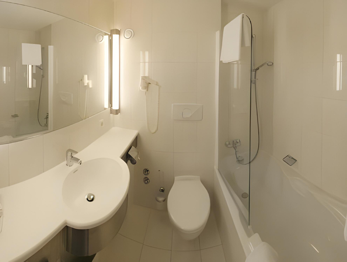 Bathroom 5, Hotel Grauer Bar, Innsbruck