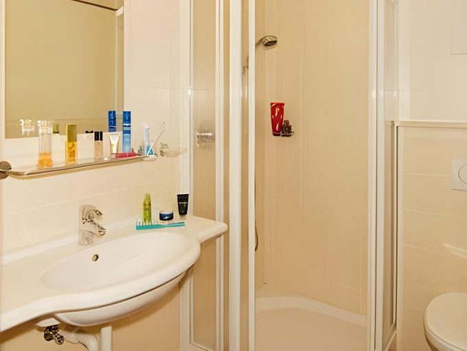 Bathroom 3, Hotel Burgaunerhof, Bolzano