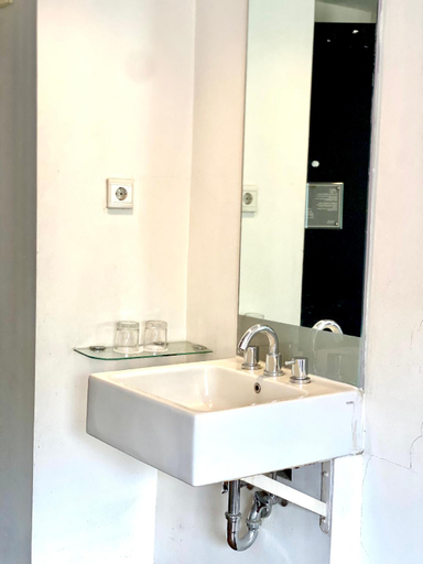 Bathroom 22