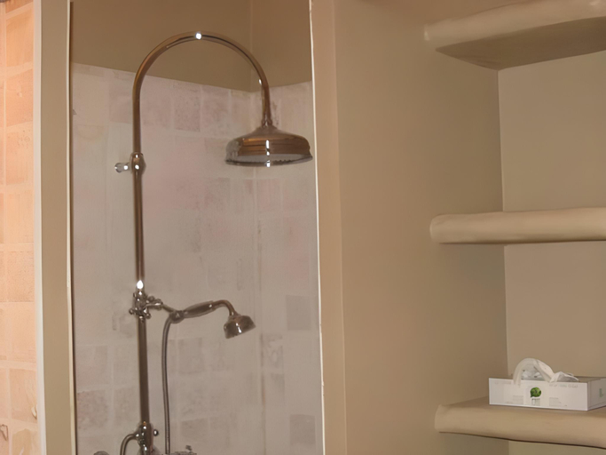 Bathroom 3, Chateau Catherine de Montgolfier - B&B et Gites - Piscine - Domaine viticole bio avec degustation, Aude