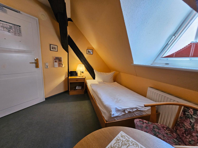 Bedroom 3, Hotel Am Markt & Brauhaus Stadtkrug, Vorpommern-Greifswald