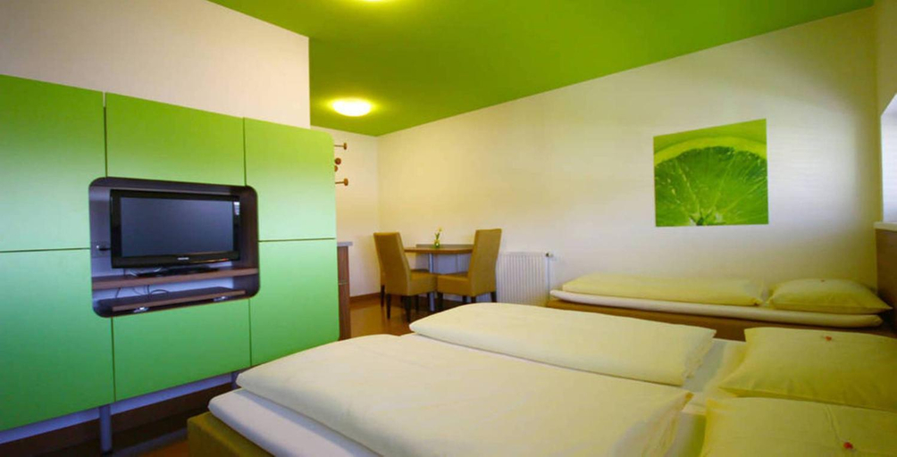 Bedroom 2, Hotel Greenrooms, Graz