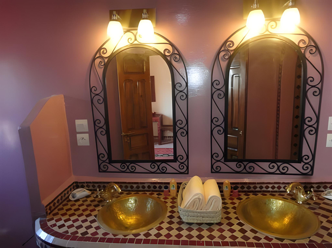 Bathroom 2, Dar Yanis, Rabat
