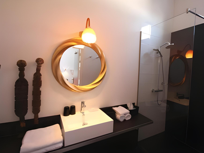 Bathroom 3, Galerie Hotel Dis, Maastricht