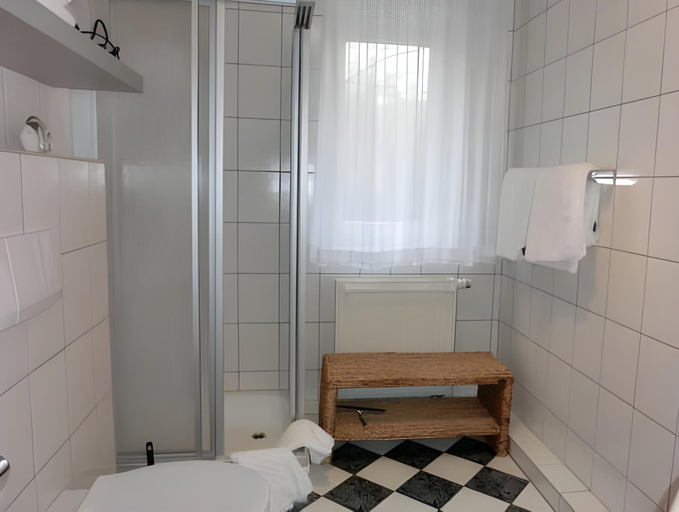 Bathroom 3, Wohnung in Nieheim am Waldrand, Höxter