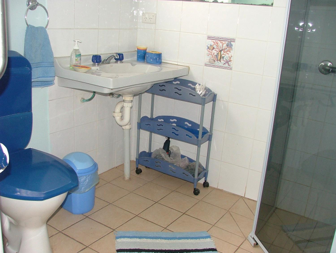 Bathroom 3, Kirazz Holiday Accommodation, Kangaroo Island