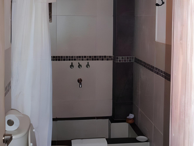 Bathroom 3, Antigua Tilcara, Tilcara