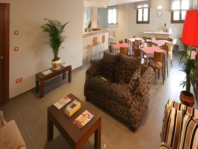 Public Area, Aparthotel Tres Quiñones, Huesca