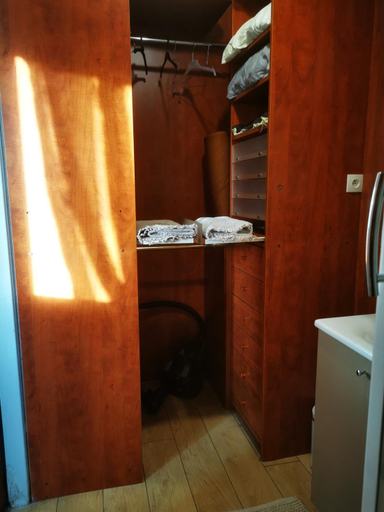 Bedroom 4, petite maison 15 mn a pied du marche et vieux port, Charente-Maritime