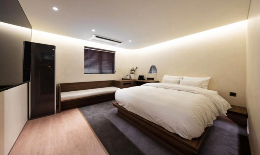 Bedroom 30